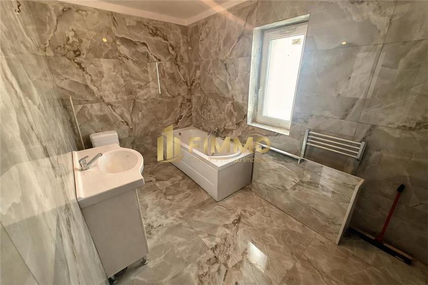 Duplex cu 4 camere cu Teren 260 Mp în Exterior Est