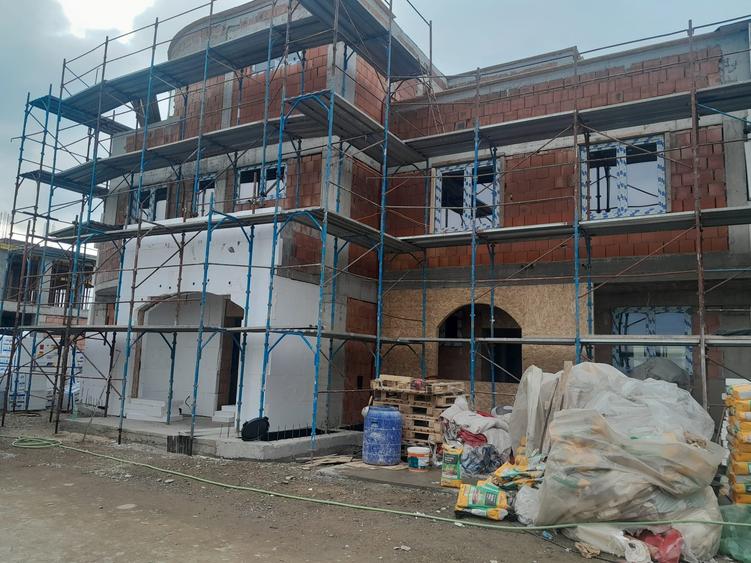 Duplex cu 4 camere cu Canalizare în Balotești