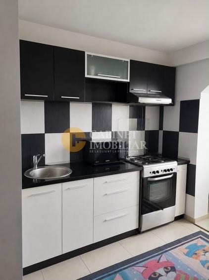 Apartament cu 3 camere decomandat în Nicolina
