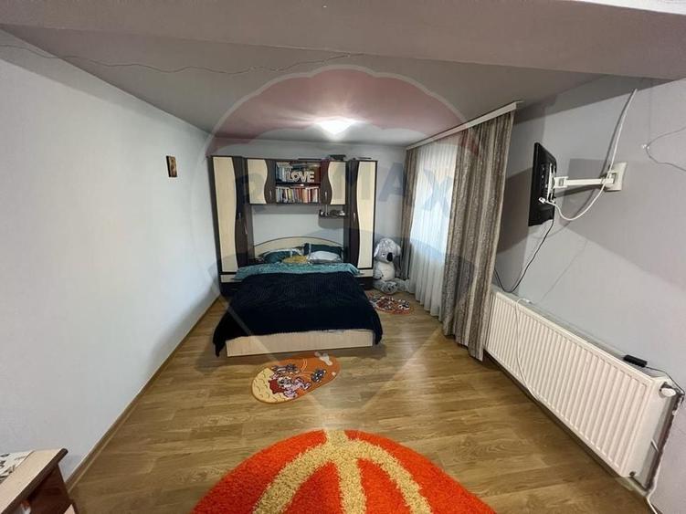 Casă cu 4 camere cu Teren 899 Mp în Grebănu