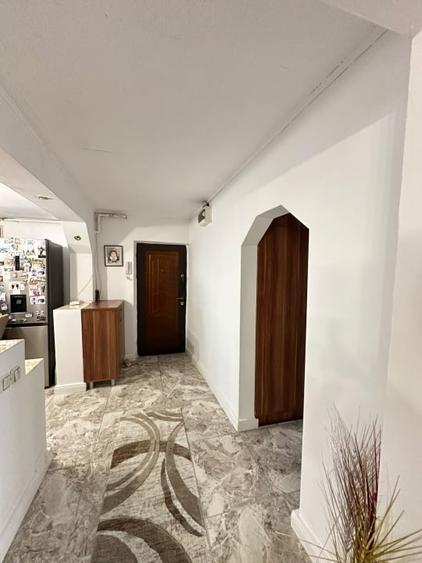 Apartament cu 3 camere decomandat, mobilat în Cornetu