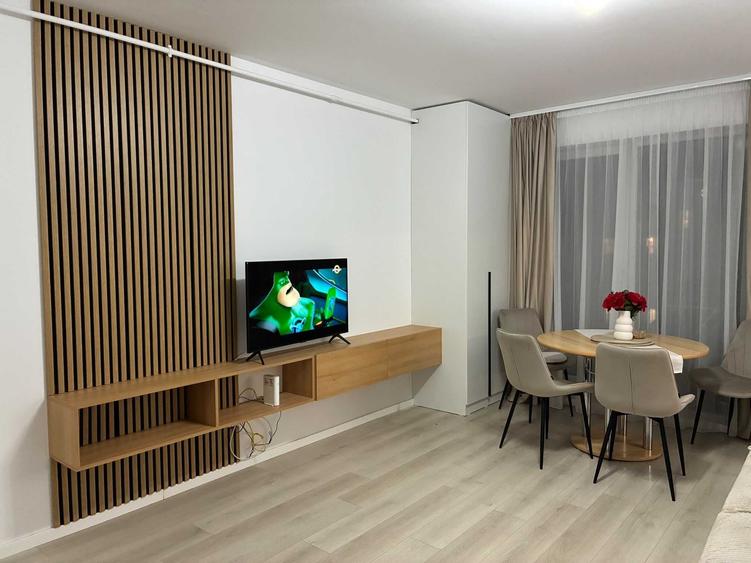 Apartament cu 3 camere decomandat în Lipovei