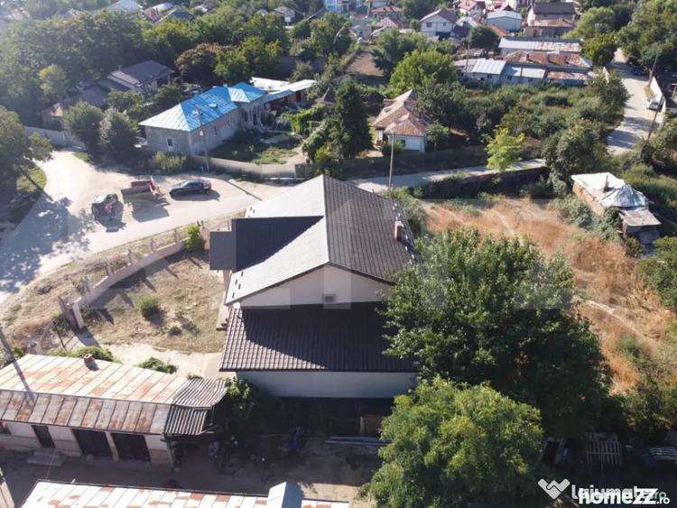 Casă cu 7 camere cu Teren 523 Mp în Central
