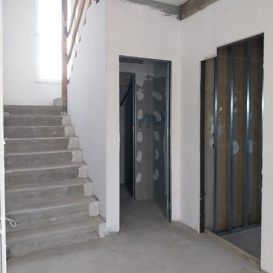 Casă cu Teren 413 Mp în Micești
