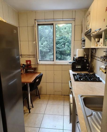 Apartament cu 3 camere semidecomandat în Drumul Taberei