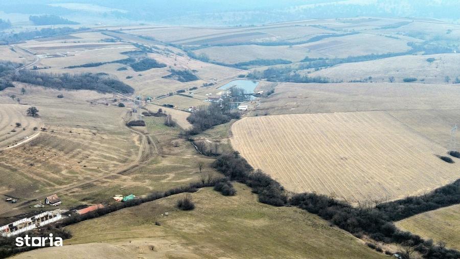 Teren de 716 mp, în Roșia