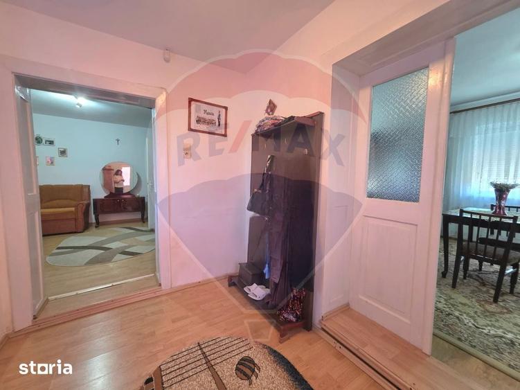 Casa ingrijita cu garaj ?i curte proprie, Tarnaveni - 12