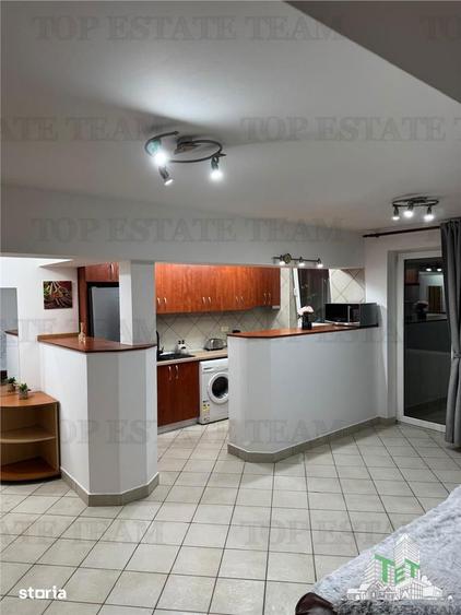 Apartament cu 3 camere semidecomandat, mobilat în Centrul Civic