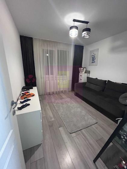Apartament cu 3 camere decomandat în Titan