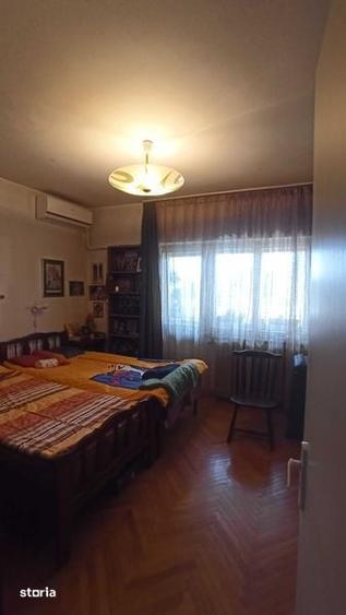 Apartament cu 4 camere decomandat în Lacul Tei