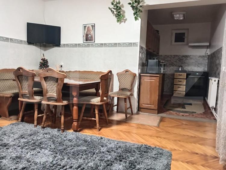 Casă individuală cu 7 camere cu Canalizare în Mihai Viteazu