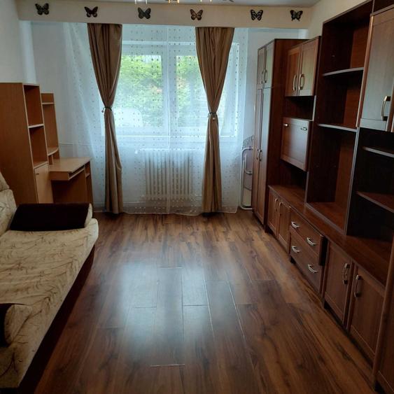 Garsonieră decomandată în Gruia