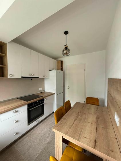 Apartament cu 2 camere decomandat, mobilat în Tractorul