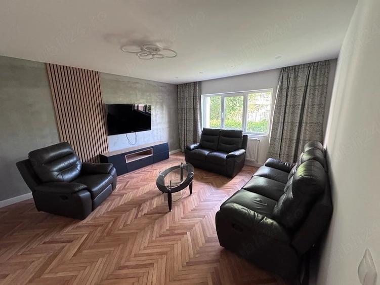 Apartament cu 3 camere decomandat în Exterior Vest