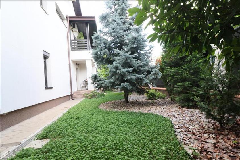 Casă individuală cu 7 camere cu Garaj în Copou