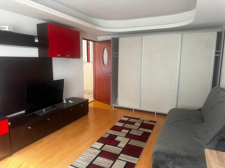 Apartament cu 2 camere decomandat în Rovine