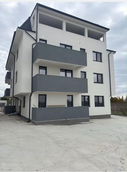 Apartament cu 2 camere decomandat, mobilat în Ferme