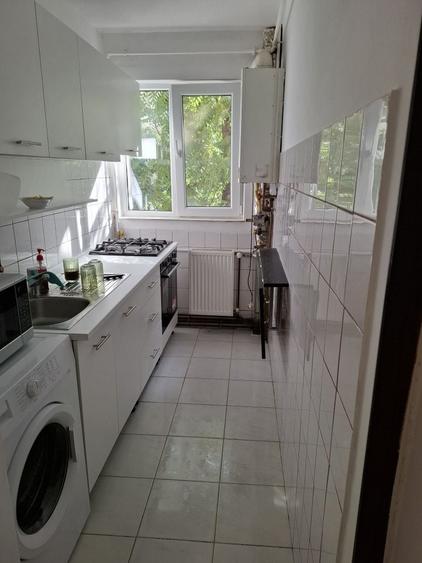 Apartament cu 3 camere semidecomandat în Dacia