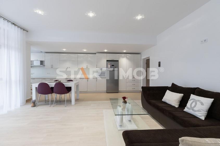 Apartament cu 3 camere decomandat, mobilat în Tractorul
