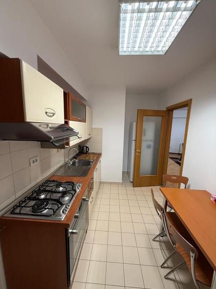 Apartament cu 3 camere decomandat, mobilat în Herăstrău