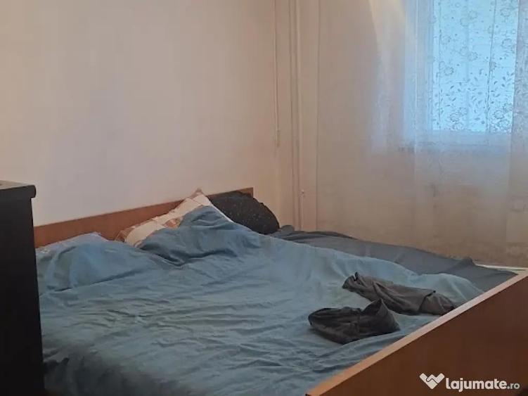 Apartament cu 3 camere decomandat în Frații Golești