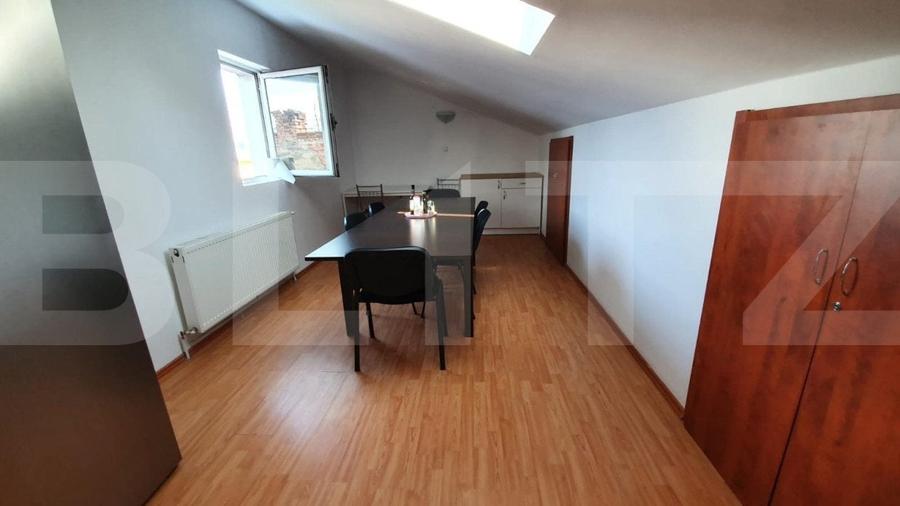Casă individuală cu 15 camere cu Teren 103 Mp în Central