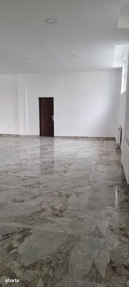 Spațiu comercial, de 200 mp, în Central