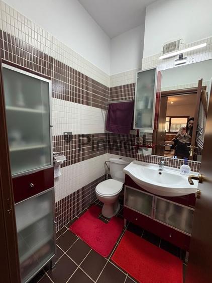 Apartament cu 3 camere semidecomandat, mobilat în Central