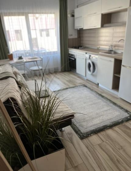 Garsonieră decomandată în Podul de Fier