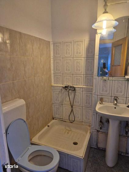 Apartament cu 4 camere decomandat în Tei