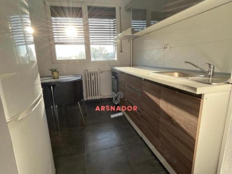 Apartament cu 3 camere, mobilat în Titan