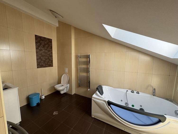 Duplex cu 5 camere cu Canalizare în Mogoșoaia