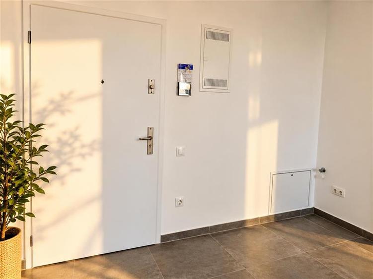 Apartament cu 2 camere decomandat în Tractorul