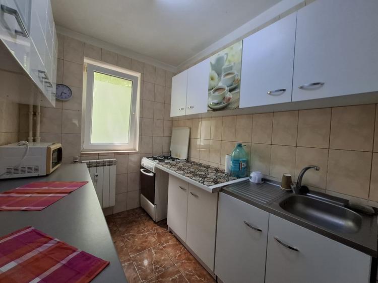 Apartament cu 3 camere semidecomandat, mobilat în Tomis Nord