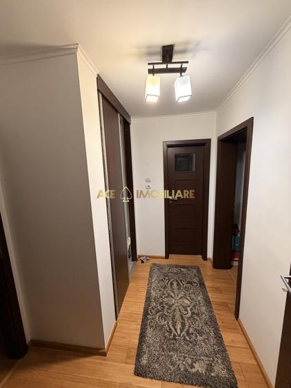 Apartament cu 3 camere decomandat, mobilat în Tei