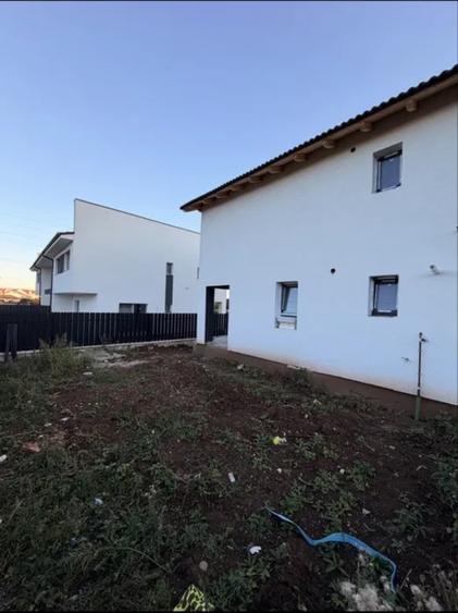 Duplex cu 4 camere cu Canalizare în Cetate