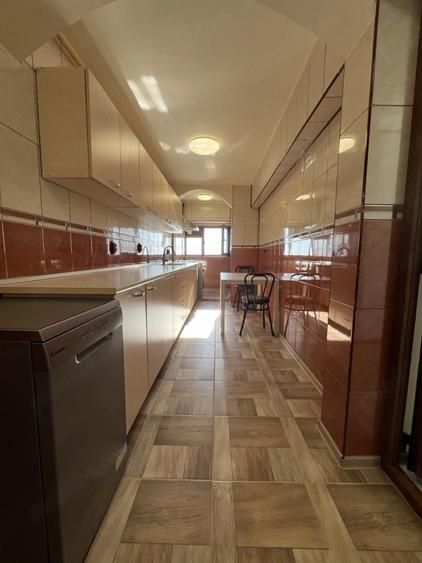 Apartament cu 3 camere decomandat în Morarilor