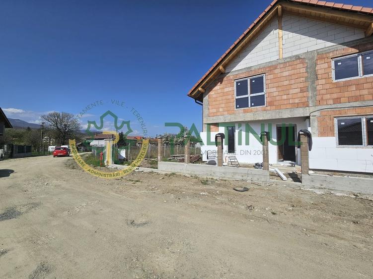 Casă individuală cu 5 camere cu Canalizare în Central
