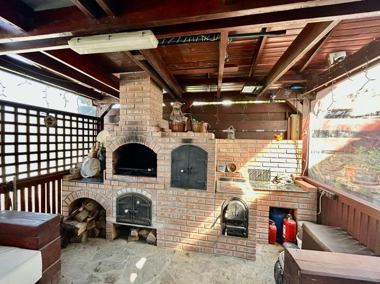 Casă individuală cu 5 camere cu Teren 1500 Mp în Bucium