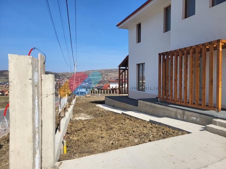 Duplex cu 4 camere cu Canalizare în Chinteni