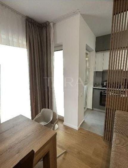 Apartament cu 3 camere semidecomandat, mobilat în Florești
