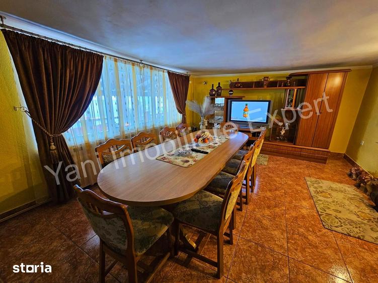 Casă cu 6 camere cu Teren 557 Mp în Central