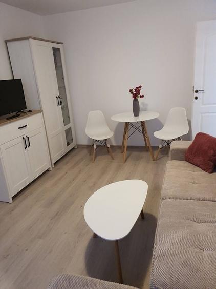 Apartament cu 2 camere semidecomandat, mobilat în Girocului