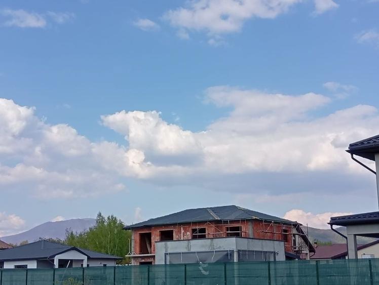 Casă cu 4 camere în Satu Nou de Sus