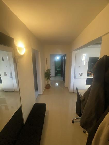 Apartament cu 4 camere decomandat în Central
