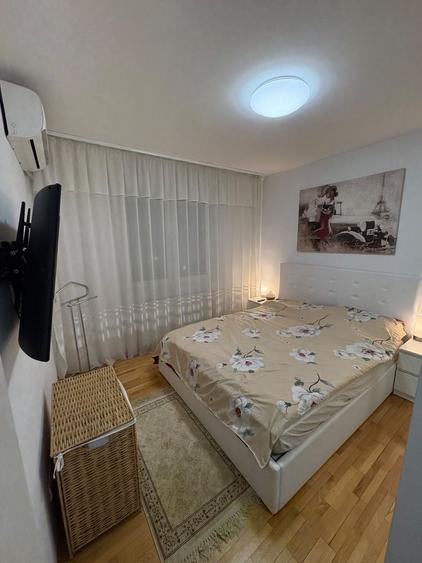 Apartament cu 3 camere decomandat în Crângași