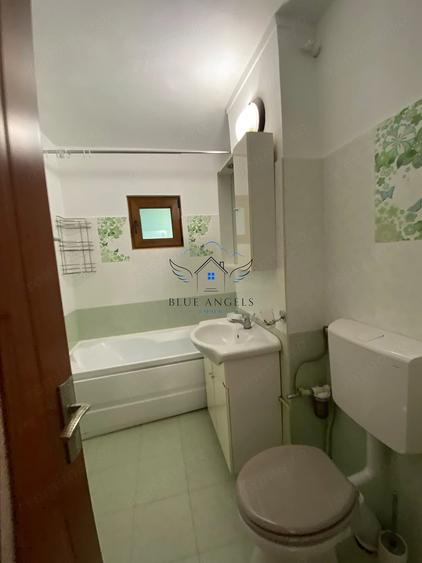 Apartament cu 4 camere semidecomandat în Calea București