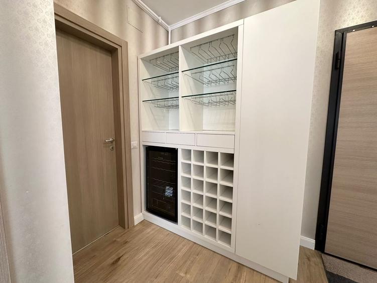 Apartament cu 3 camere decomandat, mobilat în Băneasa