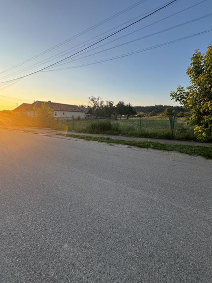 Teren de 1800 mp, în Bratca