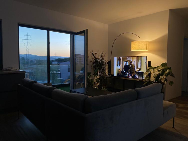 Apartament cu 3 camere semidecomandat, mobilat în Florești